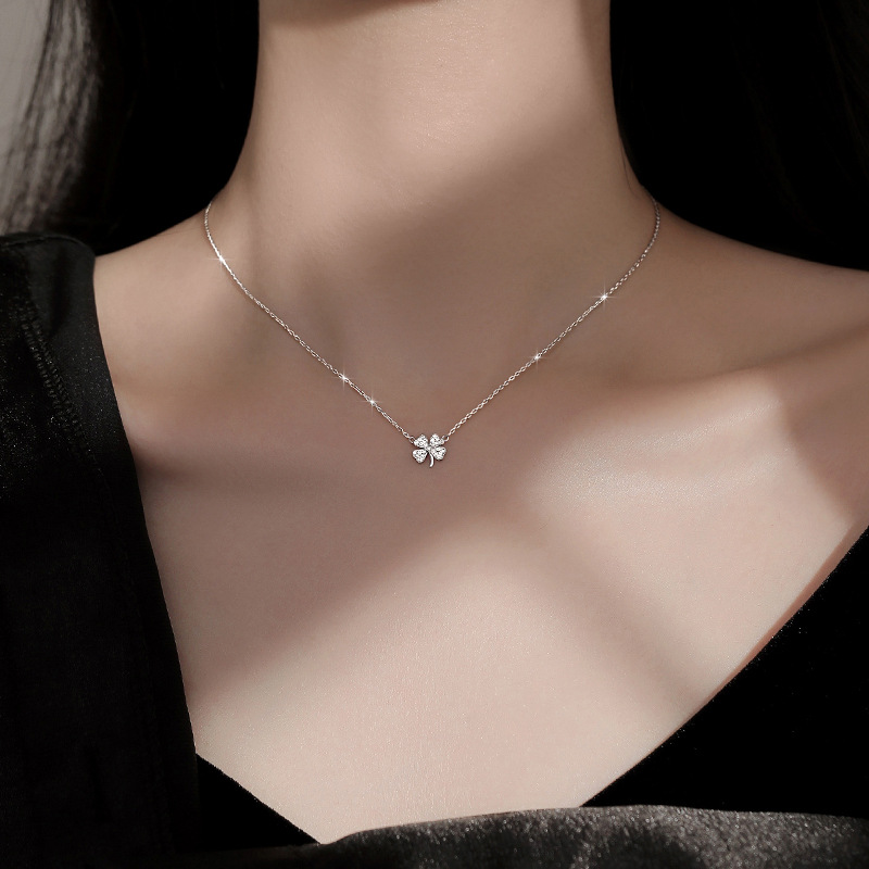 925 Clover Clavicle Necklace 2023 New Women's Light Luxury Minority Advanced Design Sense