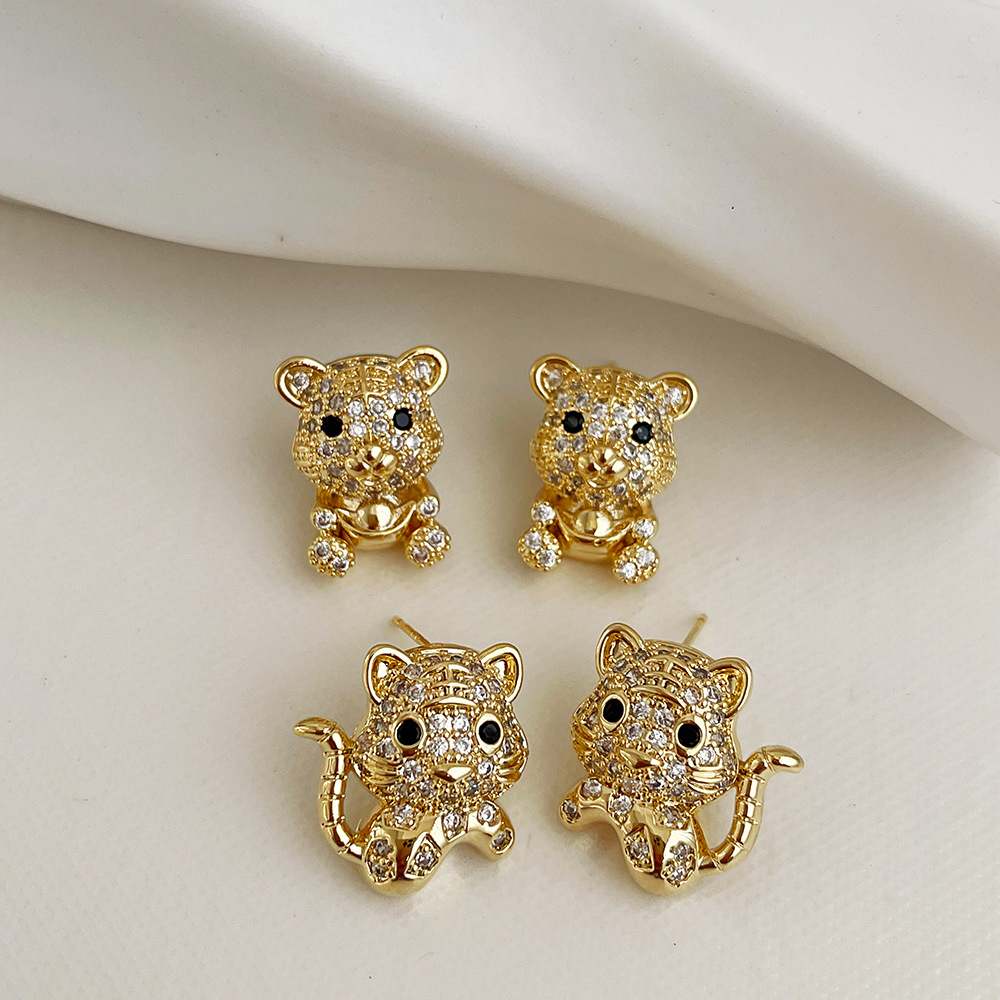 2022新款重工微镶锆石小老虎耳环女简约个性本命年创意耳钉耳饰品