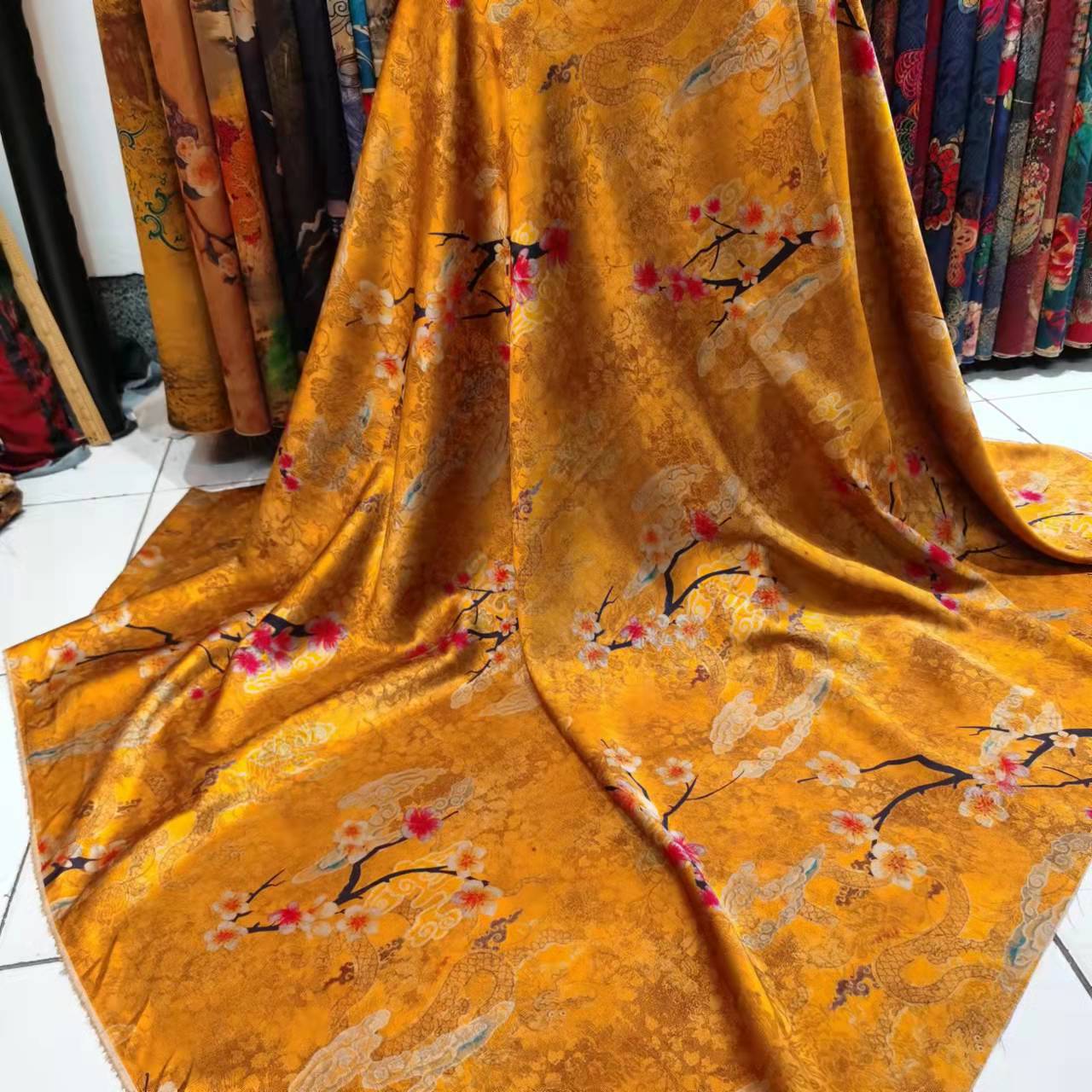 新品香云纱布料批发红云纱花罗缎旗袍碎花面料数码印花工厂直供