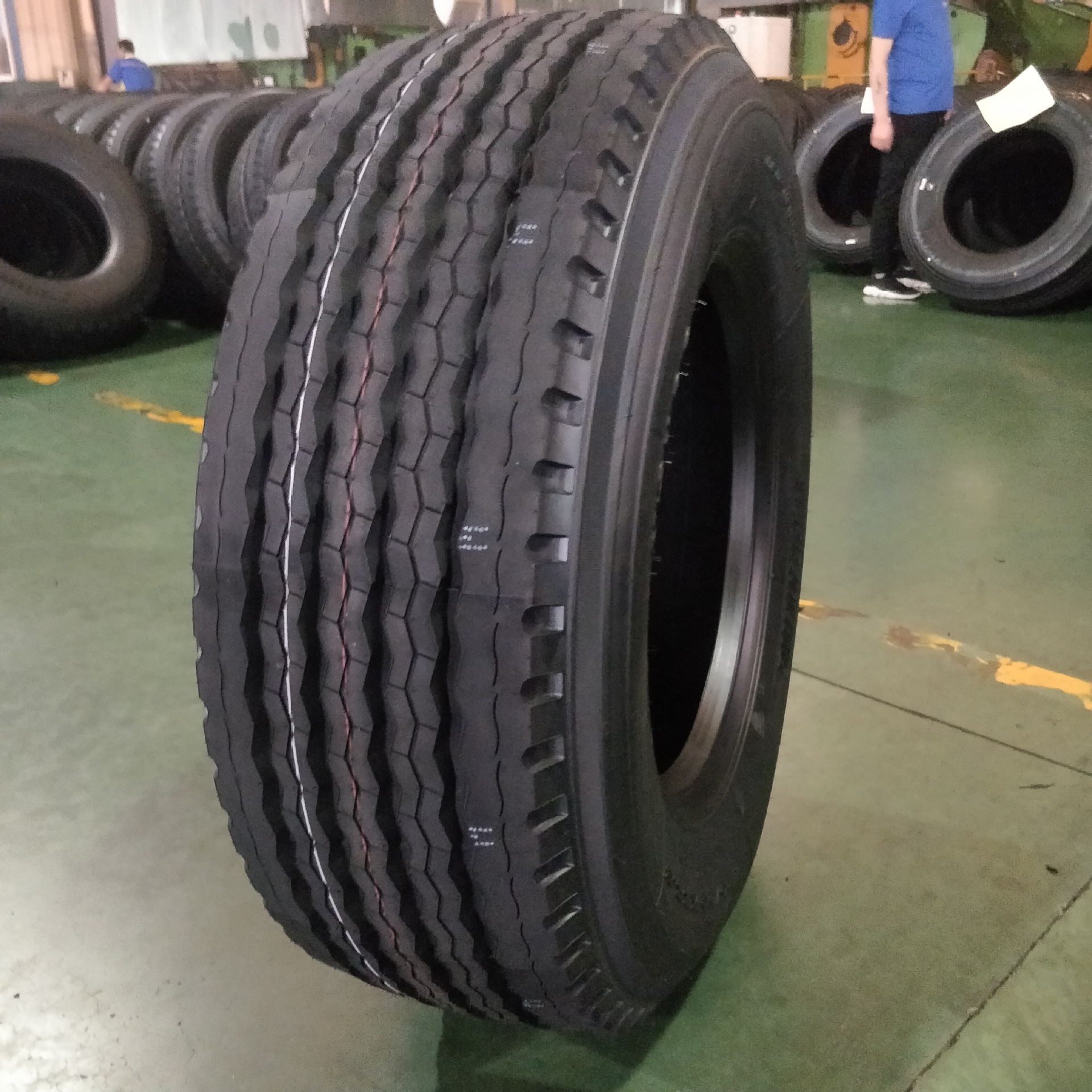 厂家直供卡车 钢丝真空轮胎 385/65r22.5 高耐磨全新