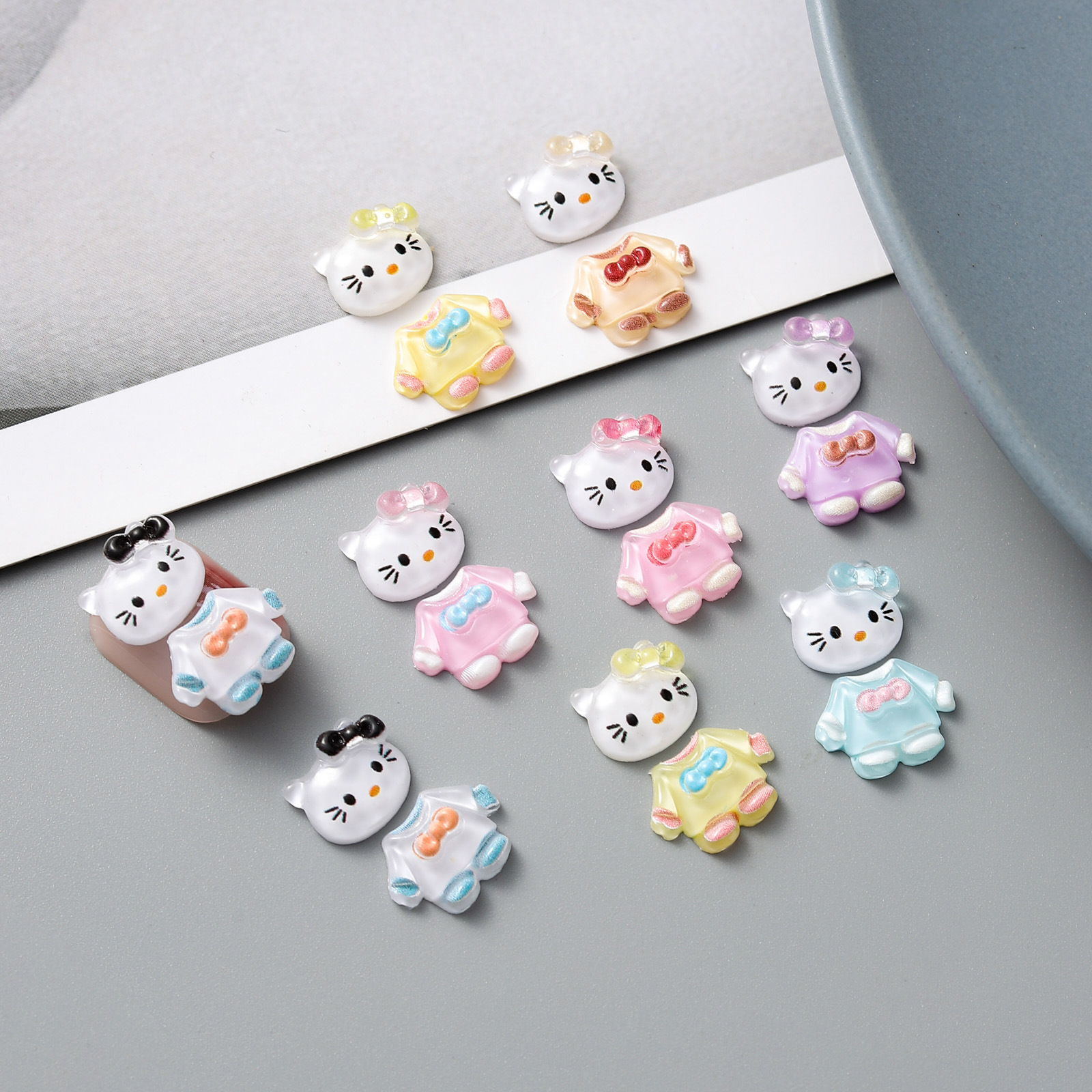 跨境kt猫卡通美甲饰品可爱hellokitty猫咪衣服套装diy指甲装饰品