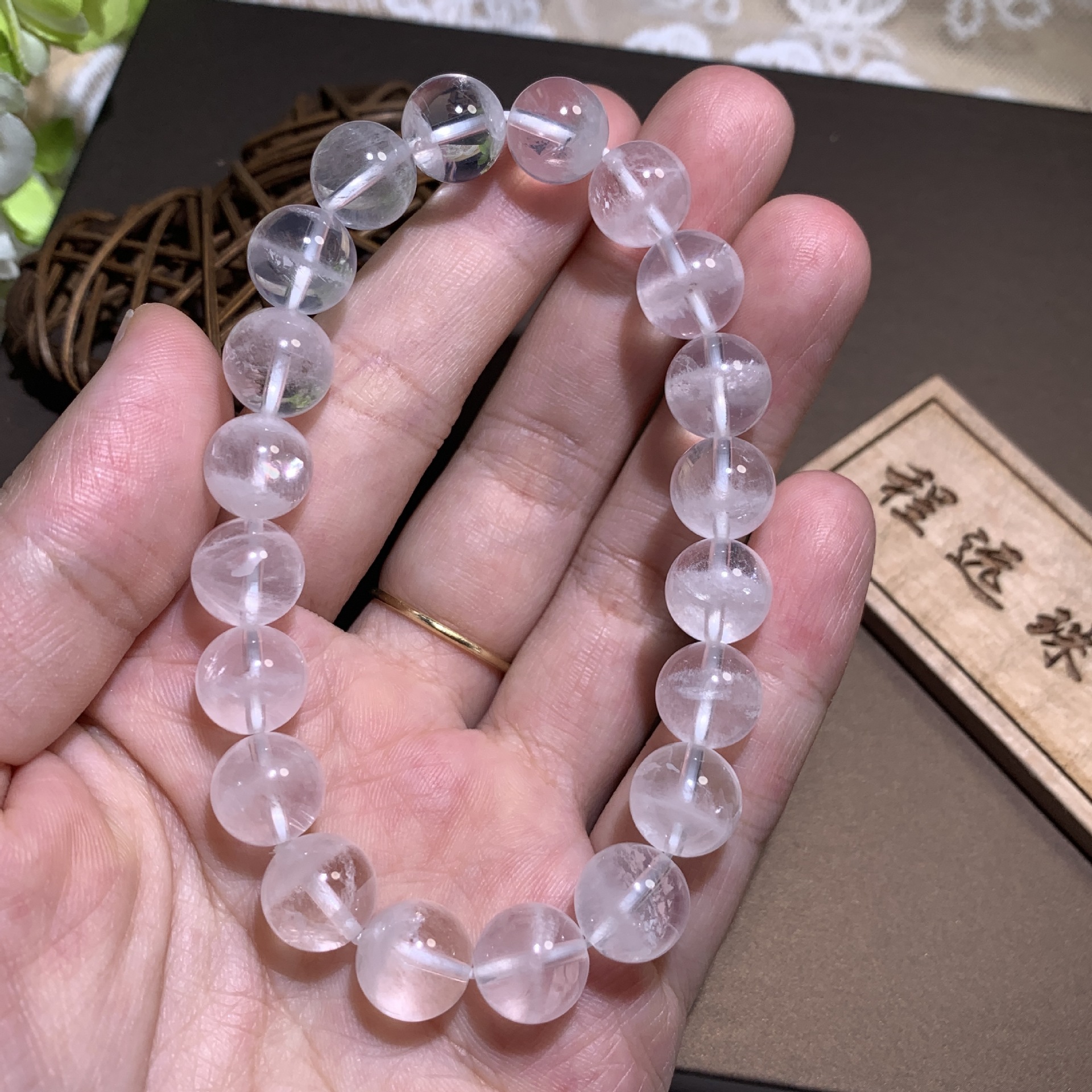 程远珠宝千层聚宝盆白幽灵手串时尚简约白色水晶手链饰品厂家批发