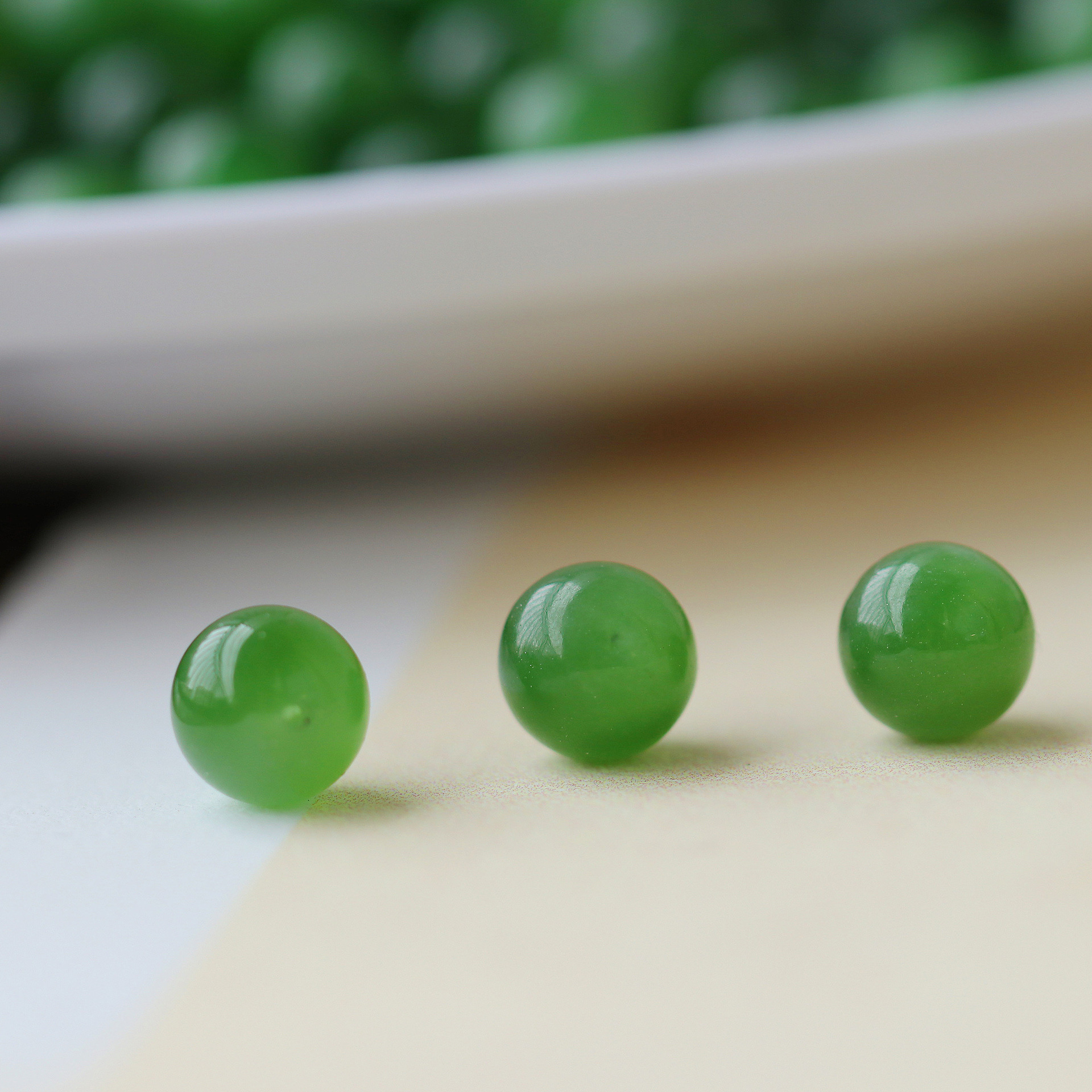 厂家直销俄罗斯老坑碧玉圆珠半孔玉珠子手链项链耳钉8mm批发散珠