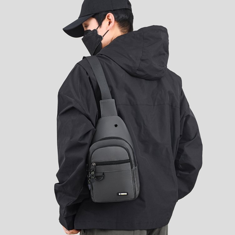 大容量男士斜挎包2024胸包新款时尚休闲单肩背包户外百搭斜肩包包