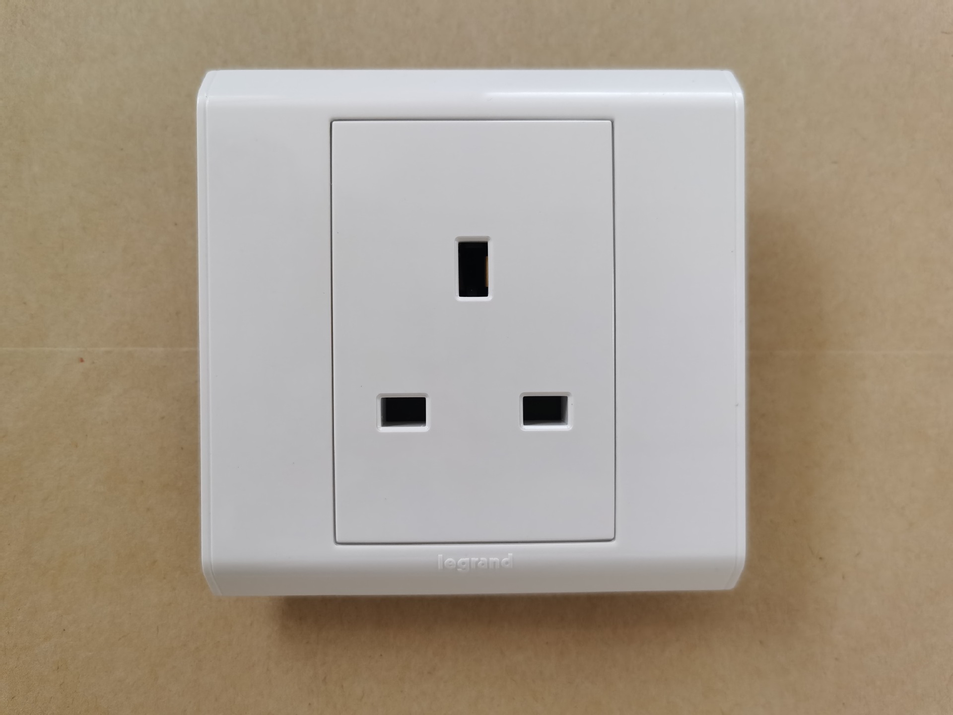 tcl罗格朗英式英标13a方脚插座三孔面板墙壁86型港版英制插座