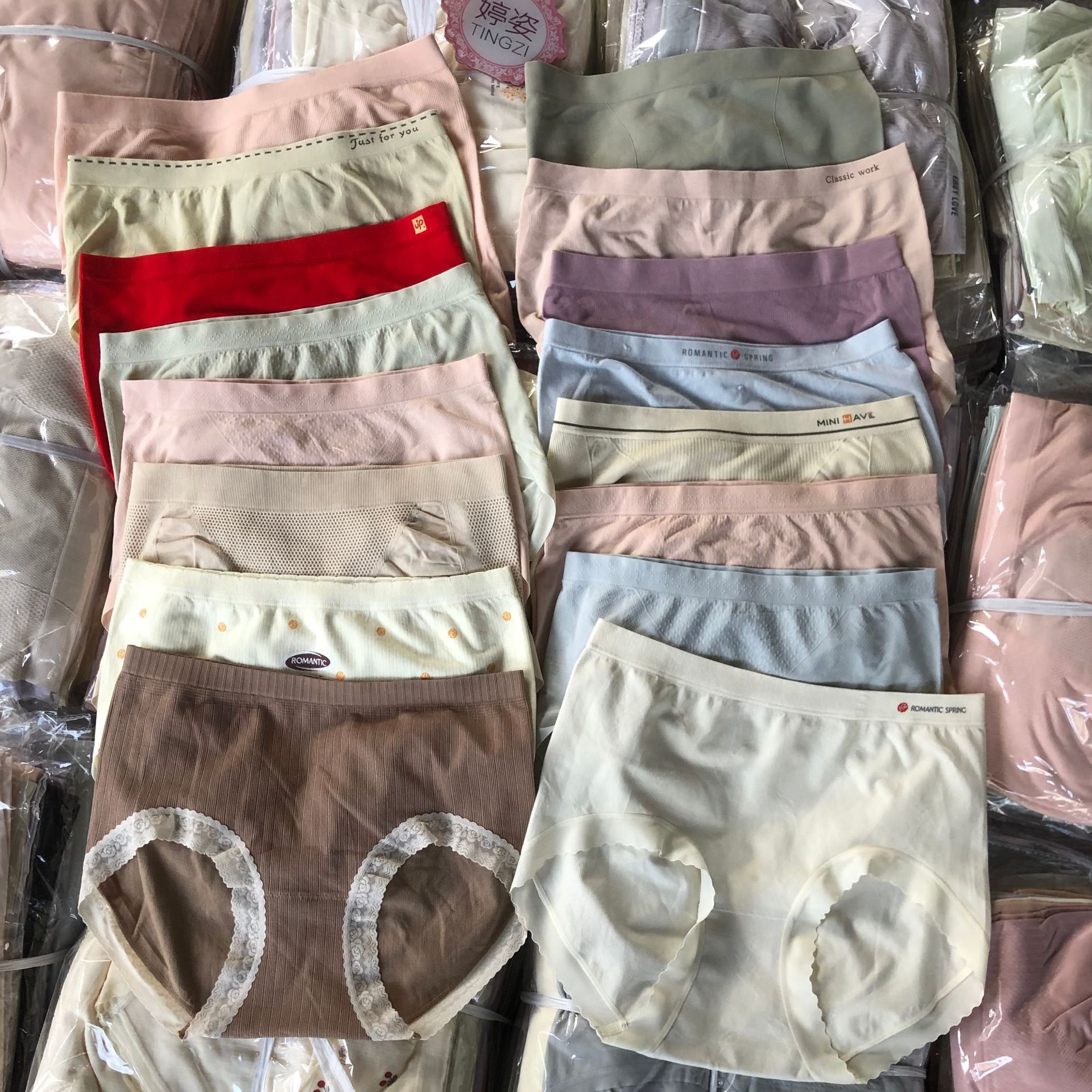 品牌专卖店尾货高档32针裸氨棉舒适高弹力女士内裤中大版型杂款