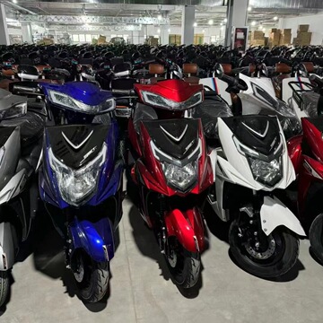 外贸爆款战神电动车高速电摩电瓶车成人家用代步电瓶电动车批发