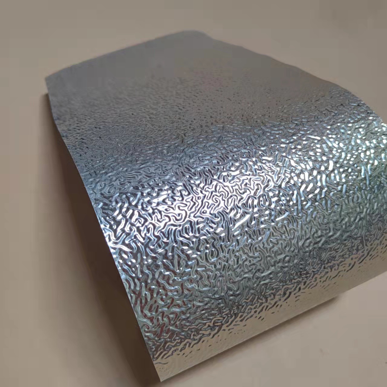 国六汽车排气管隔热罩花纹板 304不锈钢半球型压花板0.15mm锤纹板