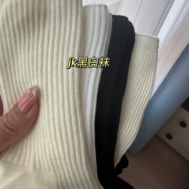2022 Spring and Summer JK Black and White Socks Female Japanese Style Stripe Bunching Socks Thread White Socks Fashion Cotton Socks Wholesale