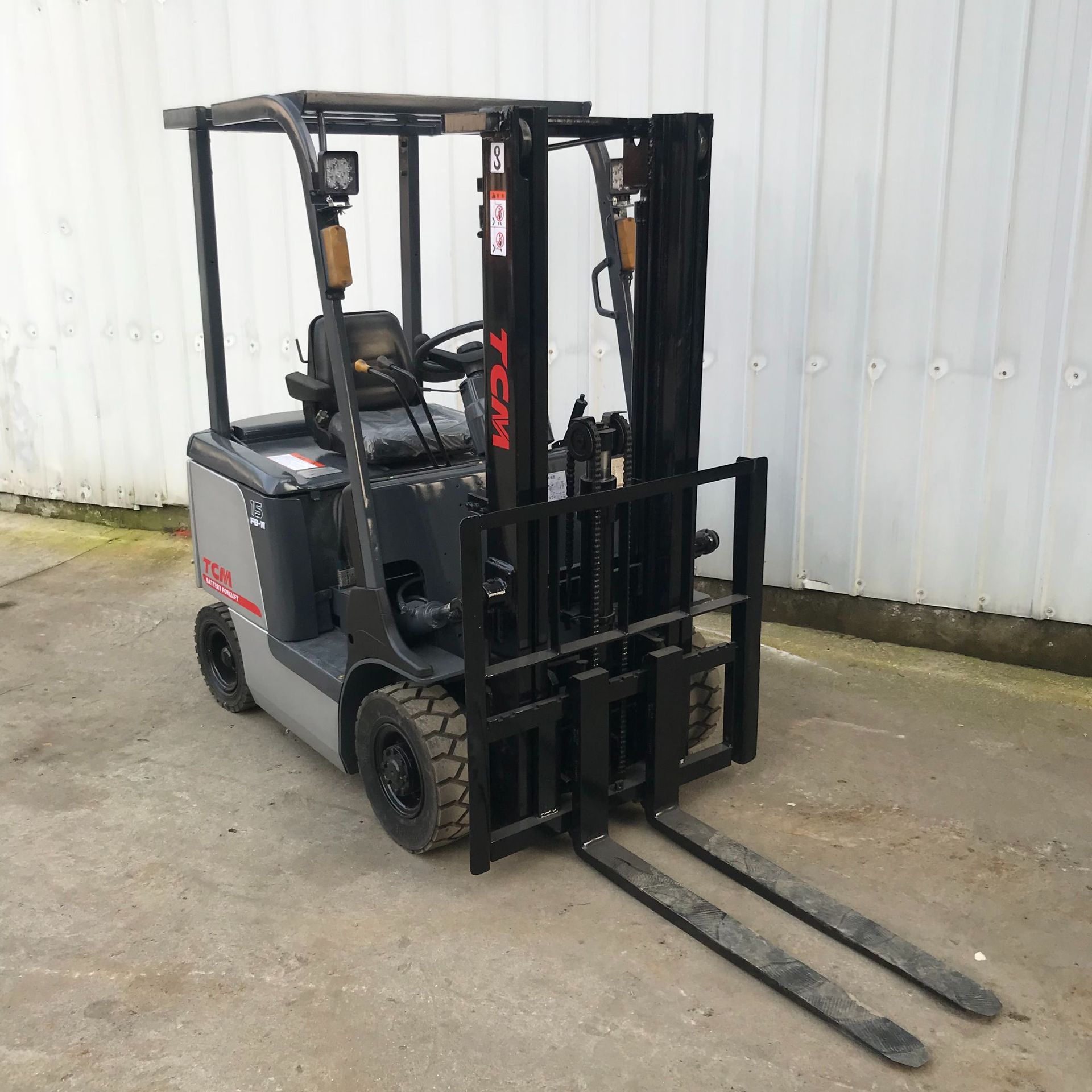 5吨四轮平衡重电动叉车租赁销售