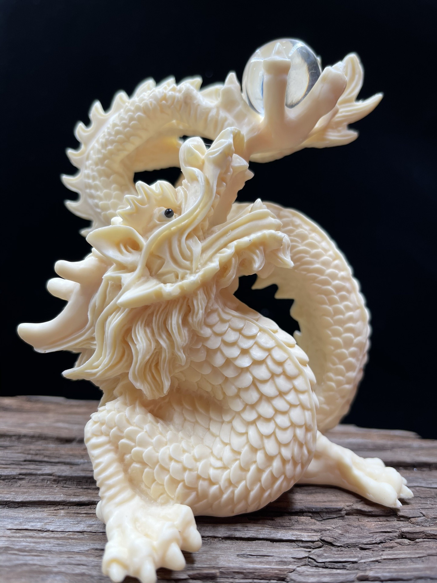 厂家直供象牙果雕刻盘龙戏珠摆件茶宠家居装饰品桌面摆饰工艺礼品