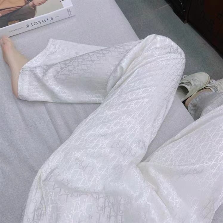 白色大码靴图片