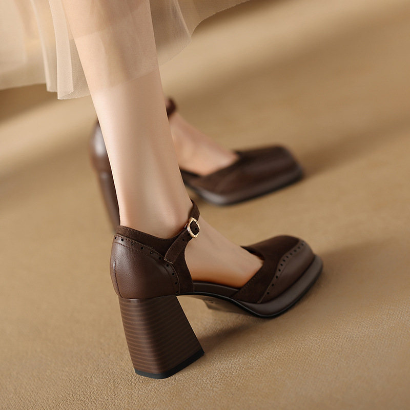 复古方头中空防水台单鞋一字扣粗跟包头凉鞋磨砂羊皮拼接高跟鞋夏
