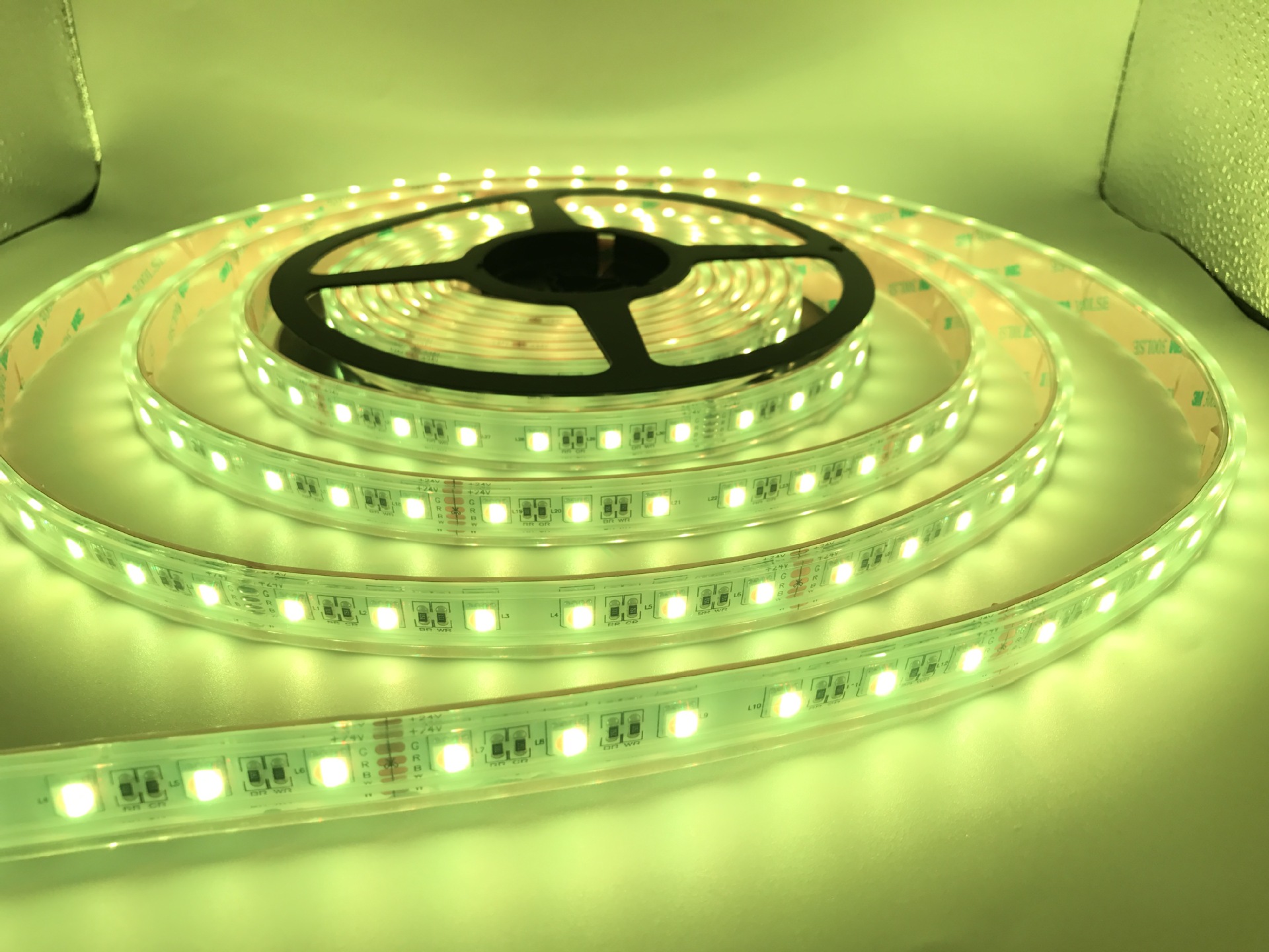 5050rgbw四合一软灯带 24v 60灯空心挤出防水 rgb w七彩防水灯带