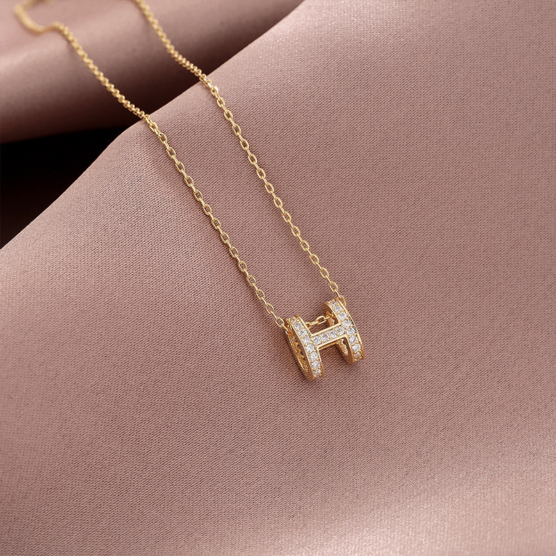 Niche Design Full Diamond H Letter Pendant Ins Simple Fashion Short Necklace Hot Selling Necklace Titanium Steel Micro Inlaid Ornament