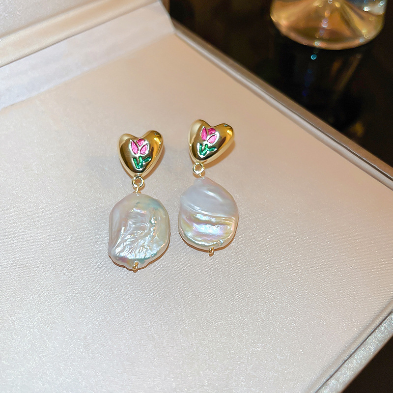 Silver Needle Irregular Baroque Fresh Water Pearl Earrings Love Heart Flowers Earrings Artistic Elegant Temperament Earrings Wholesale
