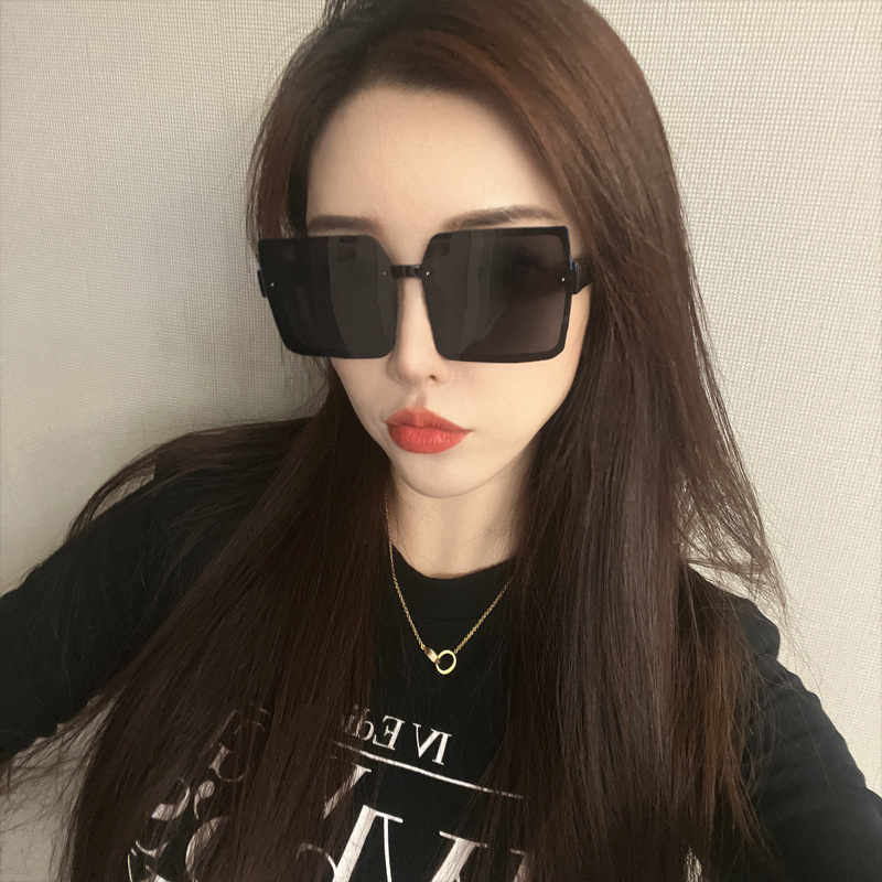 Women's Sunglasses UV Protection Sunglasses Sense Big Face round Face Retro Black Frame Brown Glasses Plain Fashion