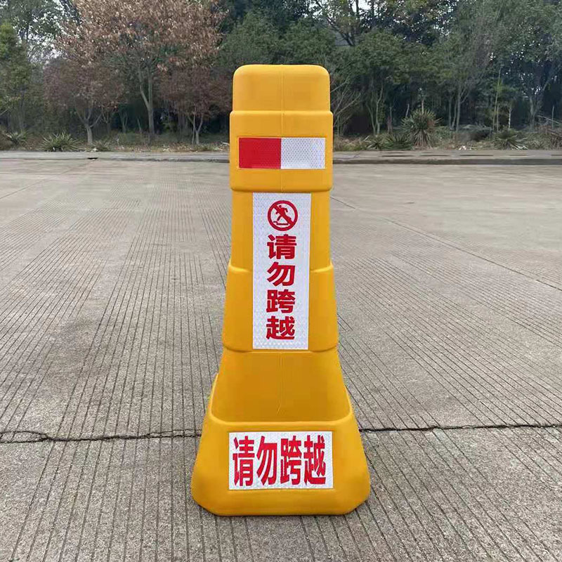 一体式隔离墩滚塑小水马蓝白红白市政公路护栏围挡分流