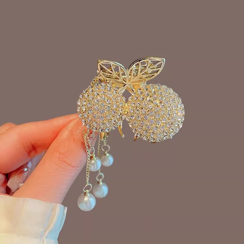 爆款水钻樱桃流苏抓夹女时尚高级感发夹后脑勺盘发鲨鱼夹发饰头饰