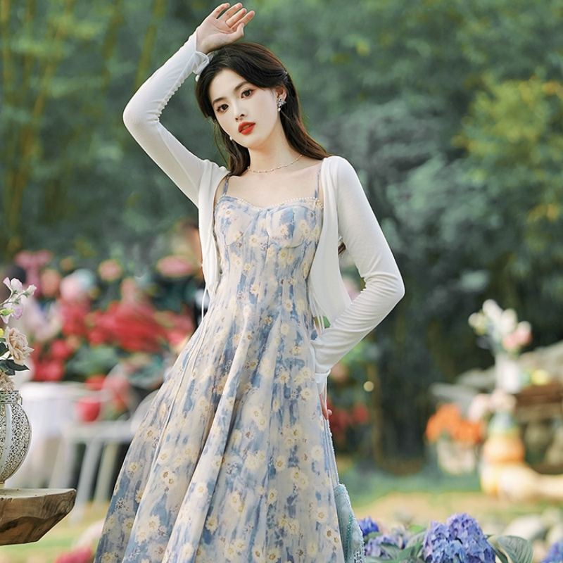茶歇法式蓝色油画碎花吊带时尚连衣裙女夏仙女超仙森系质感感裙子