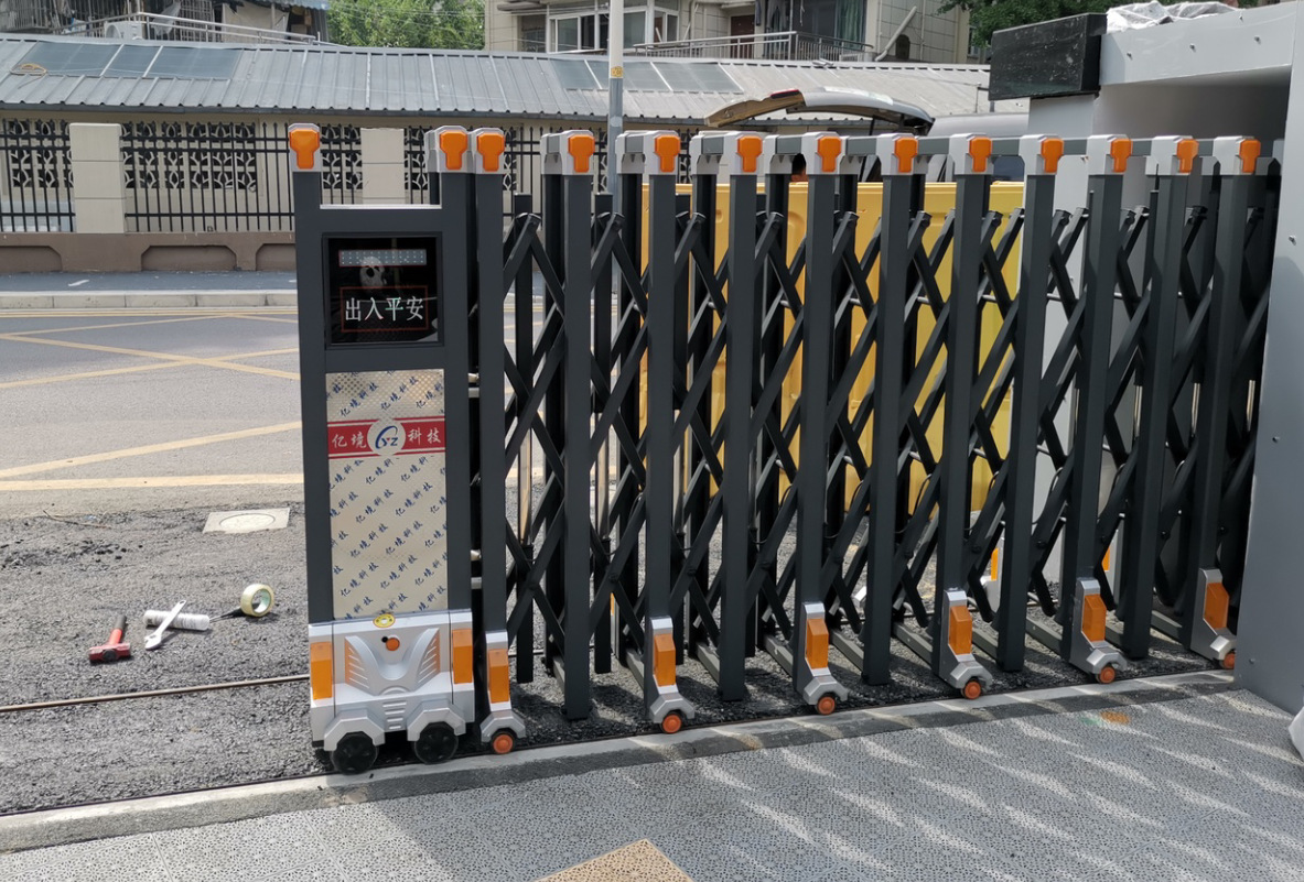 双轨道电动伸缩门 再也不用担心门不直 及门跑偏的情况