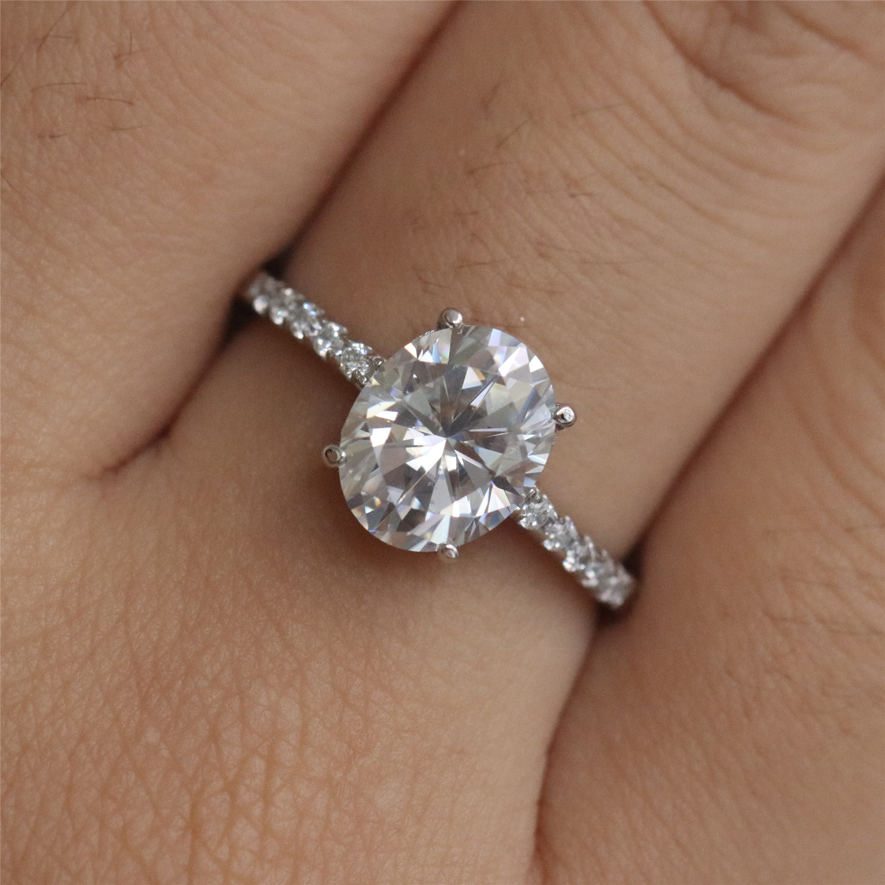 鸽子蛋3克拉大钻戒女18k铂金椭圆形莫桑石纯银仿真钻豪华结婚戒指