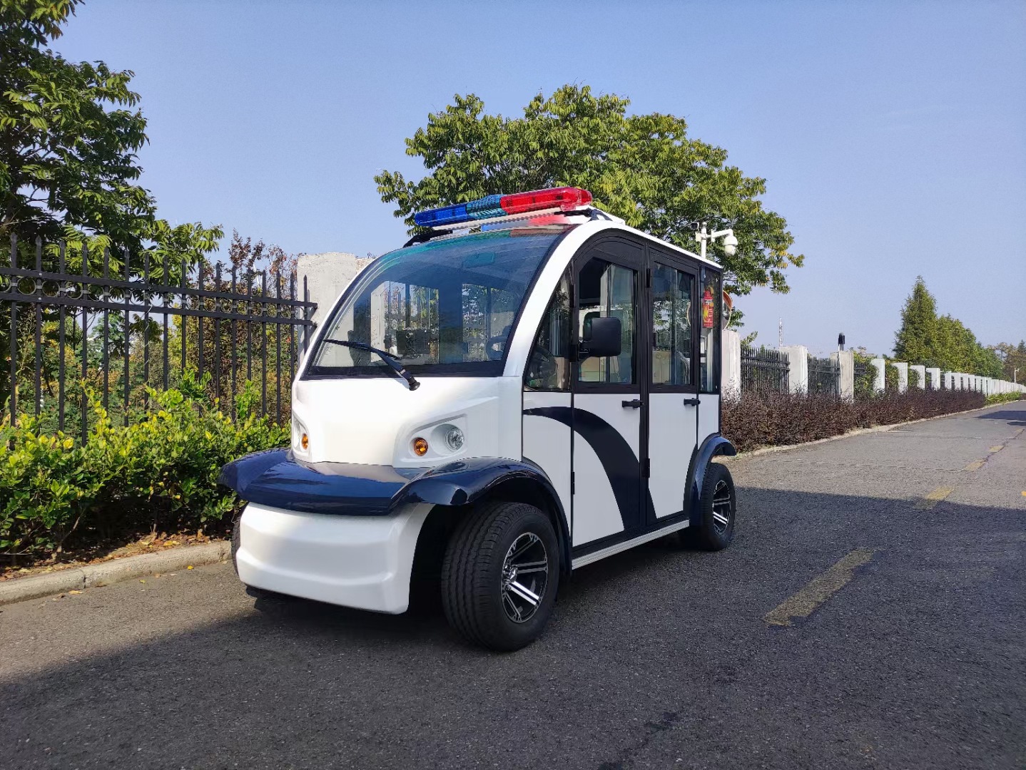 无锡四座五座封闭带门电动巡逻车-阿里巴巴