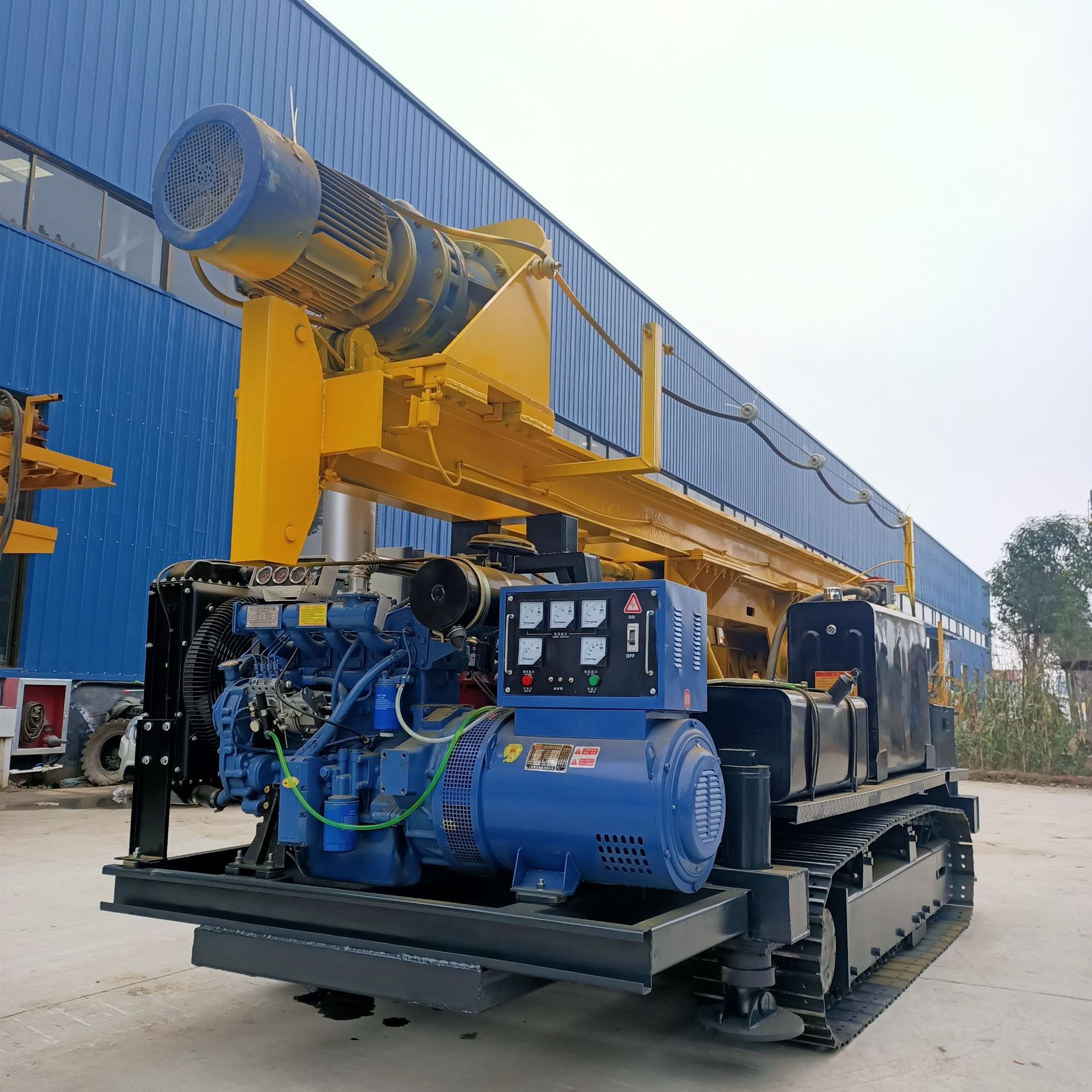 履带式光伏螺旋钻机 太阳能光伏打桩机 全液压履带光伏钻孔机