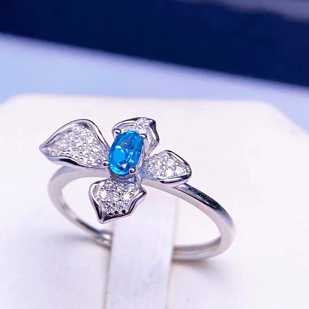 爆款瑞士蓝托帕石戒指纯天然瑞士蓝托帕石纯净体火彩十足颜色鲜艳