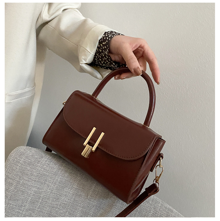 2021 Popular New Fashion Net Red Envelope Small Bag Women's Retro Portable Small Square Bag Western Style One-Shoulder Crossboby Bag