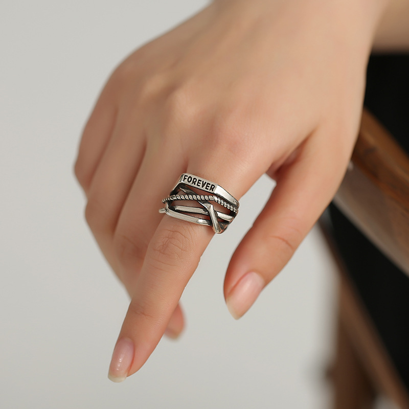 戒指女食指日韩