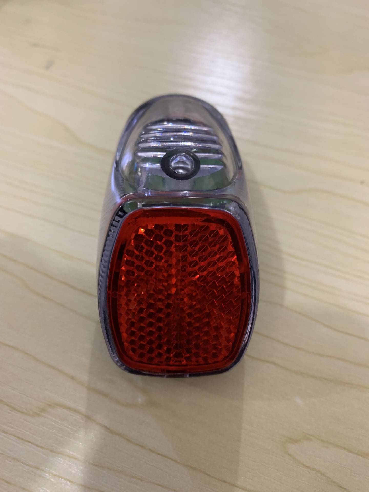 自行车后尾灯发光太阳能充电款刹车灯闪烁警示灯骑行装备单车配件