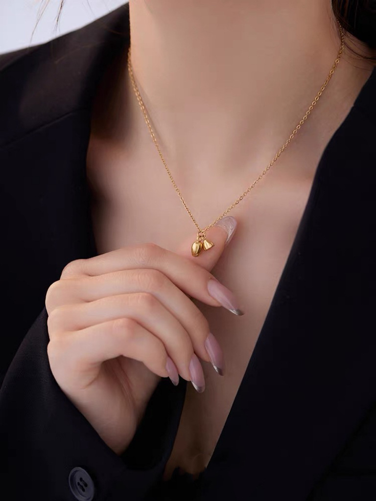 两世欢项链女荷花莲藕个性吊坠锁骨链抖音轻奢钛钢气质高级感配饰