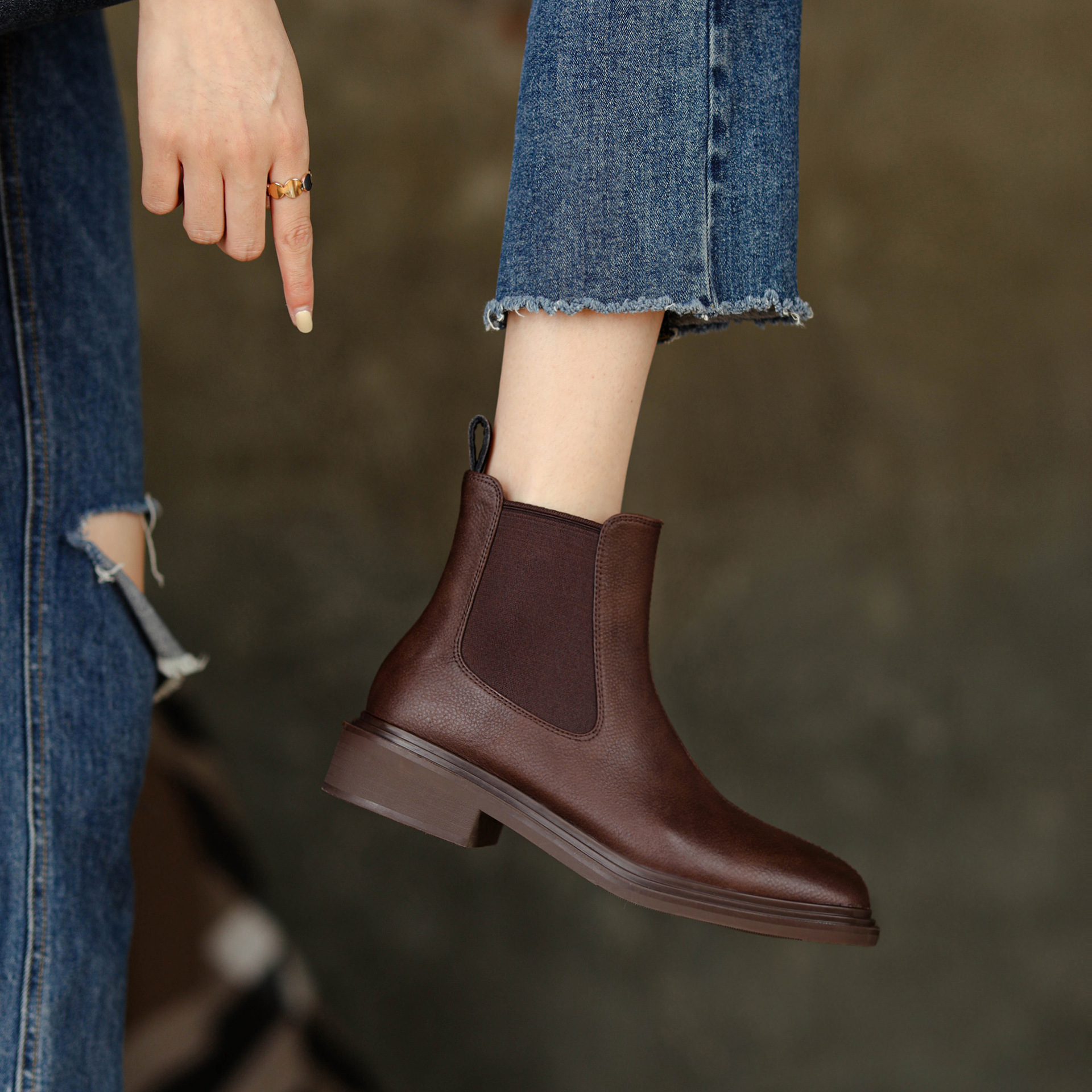 英伦风基础款牛皮切尔西靴2021秋冬新品低跟方头文艺棕色小短靴女