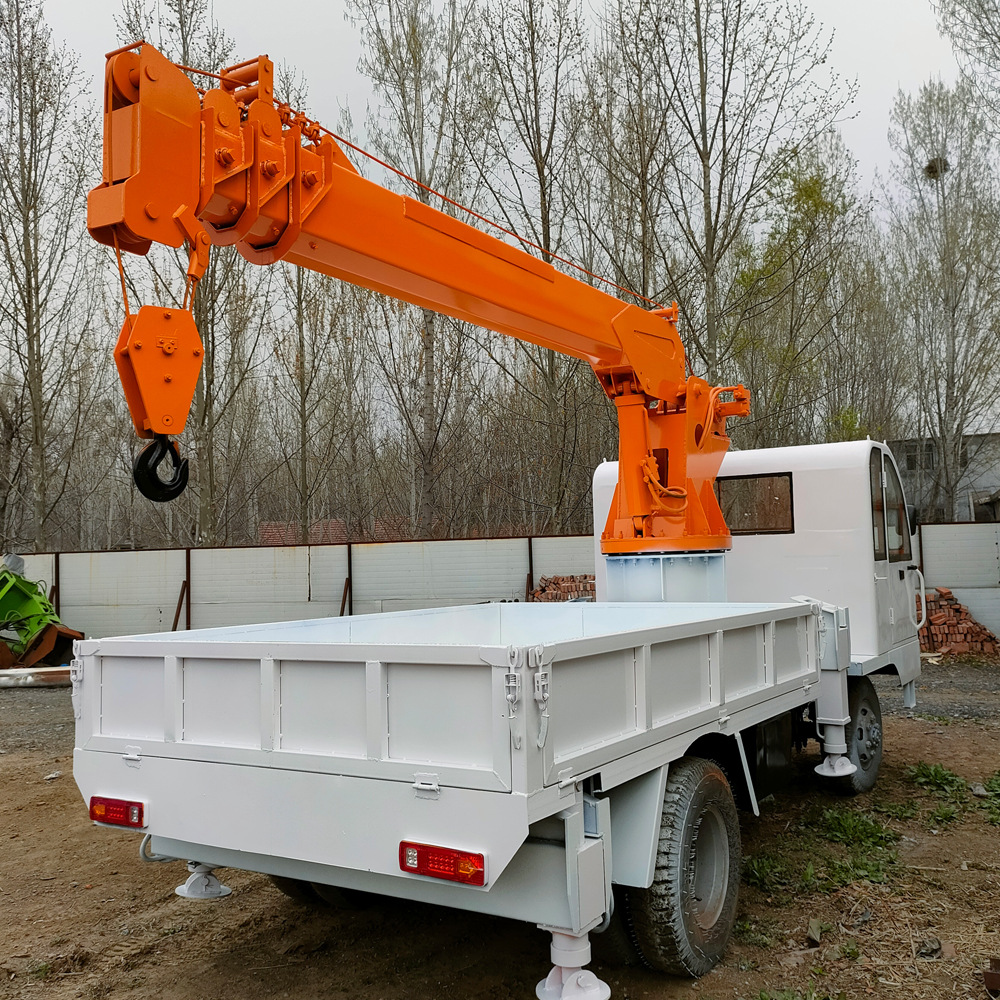 四轮自备吊车改装定制 3吨6吨四不像随车吊 六轮起重机