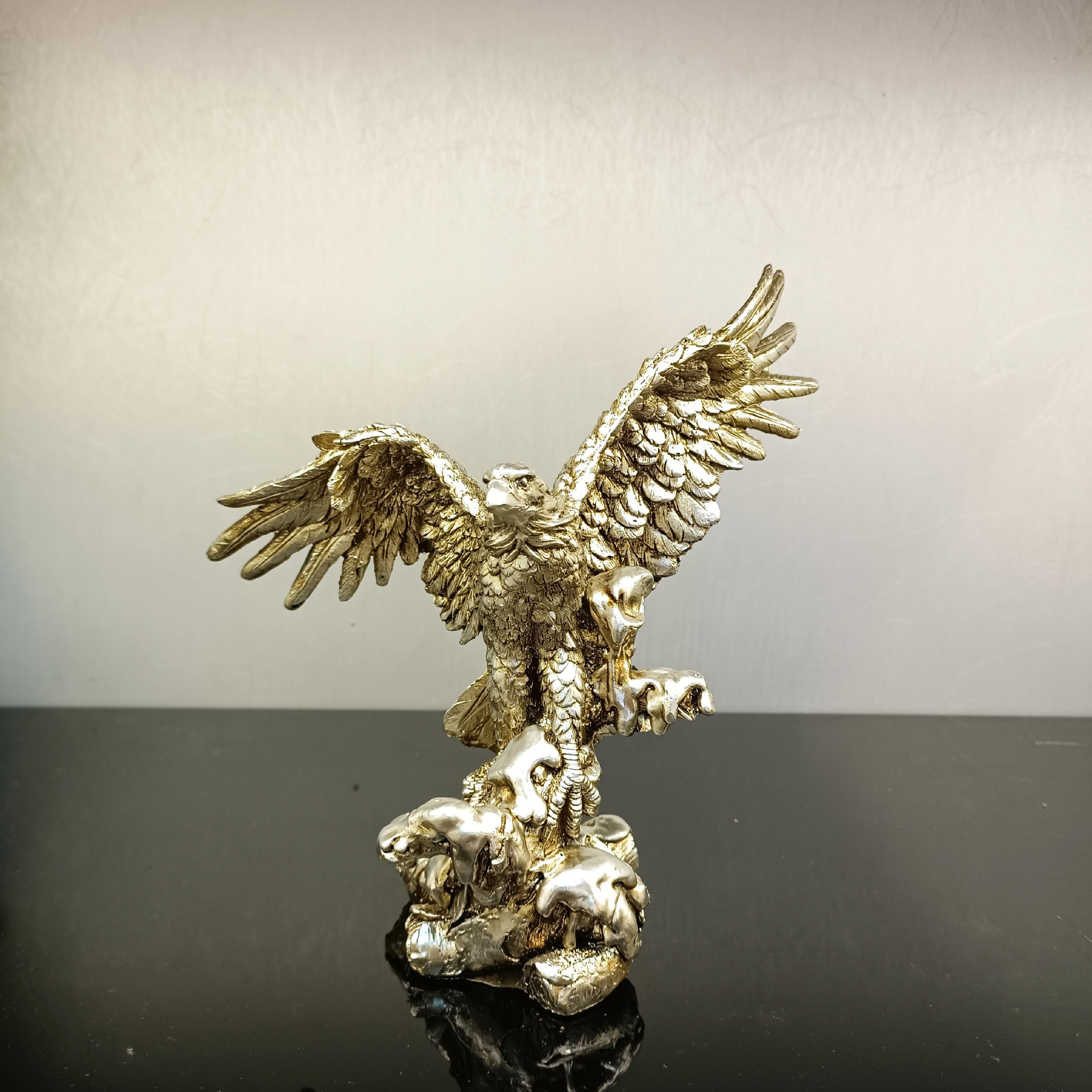 树脂小雕像大展宏图老鹰摆件办公室桌面装饰工艺品亚马逊出口专供