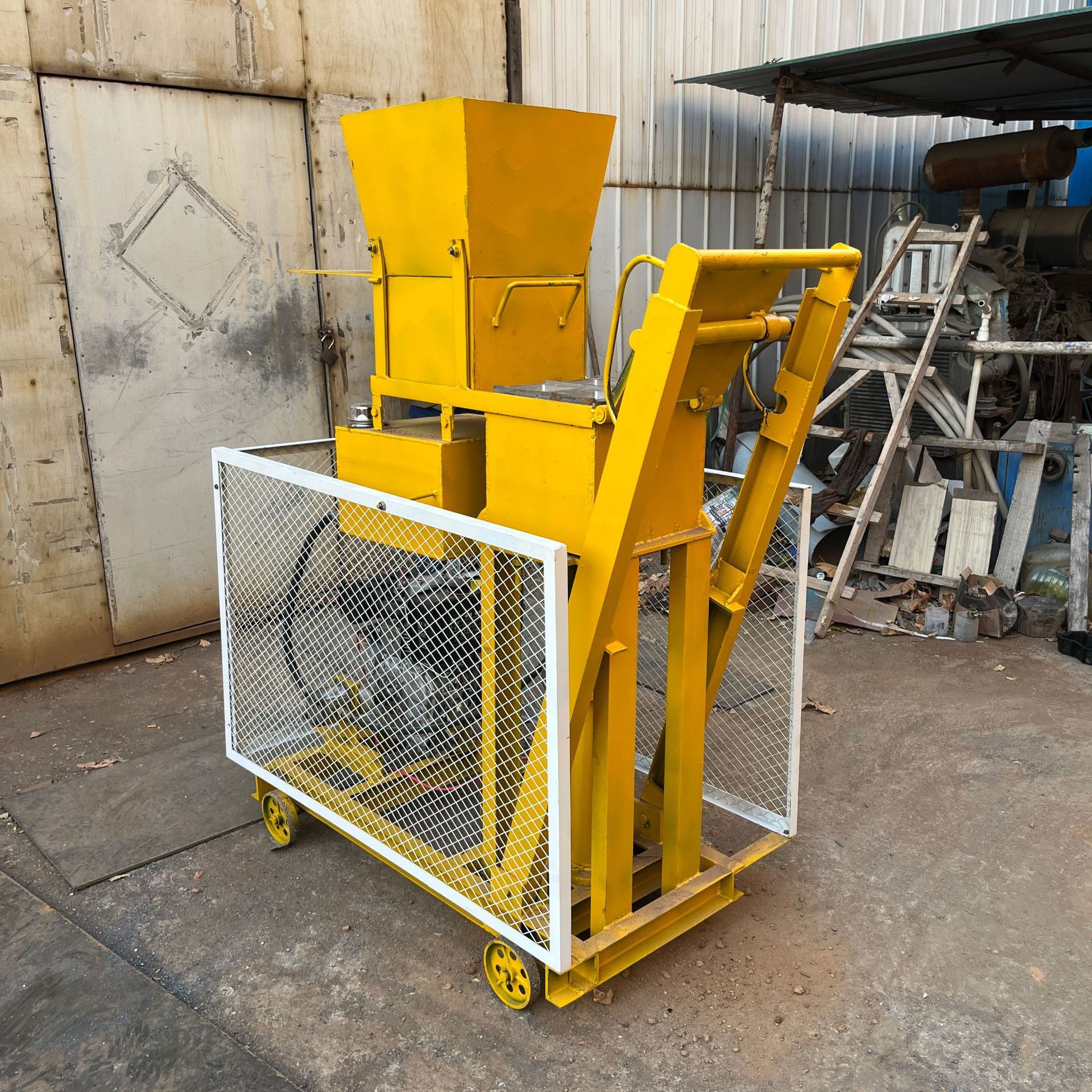 东越生产液压砖机柴油乐高粘土砖机手动免烧制砖机水泥空心砖机