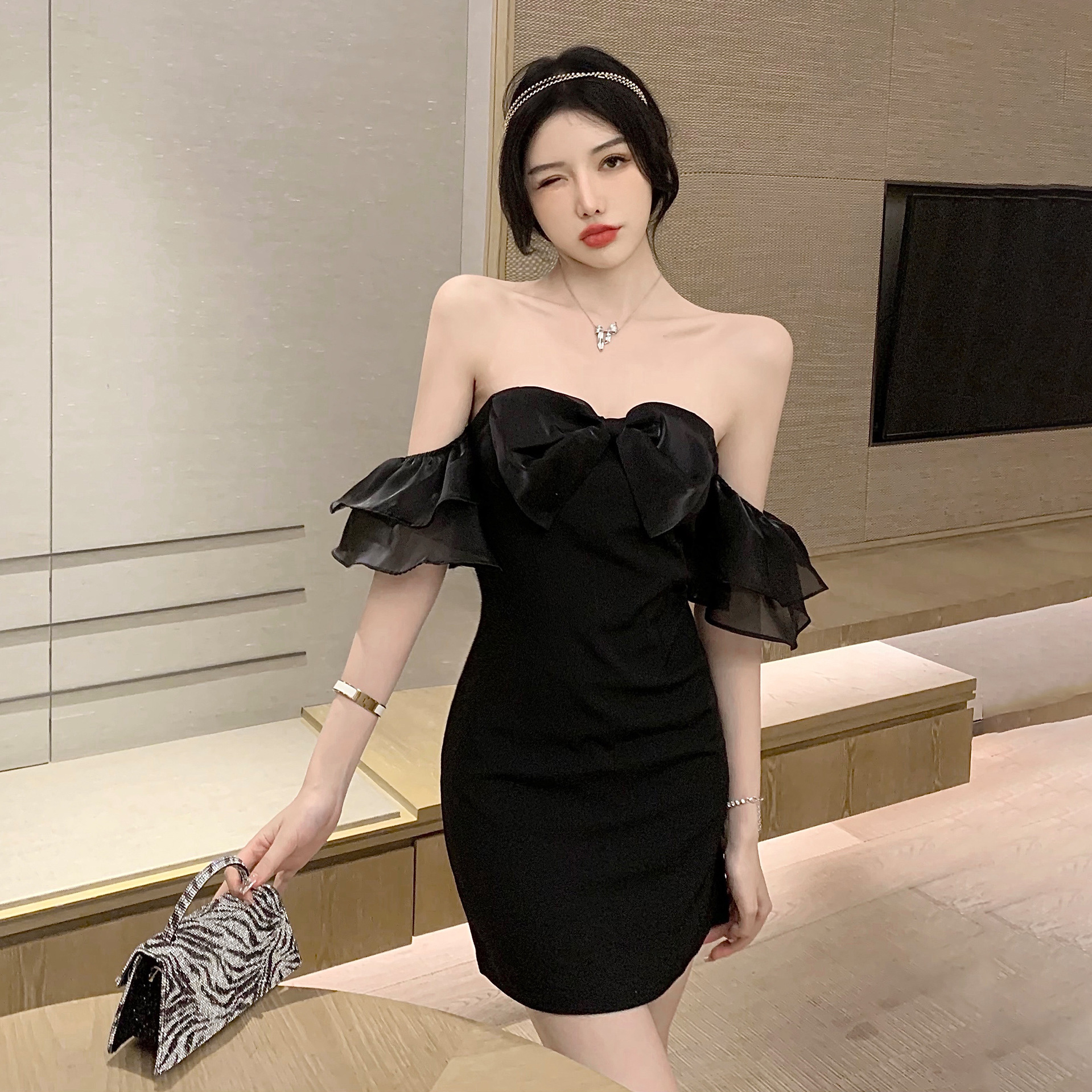复古氛围感一字领露肩蓬蓬纱蝴蝶结抹胸连衣裙性感黑色小礼服裙