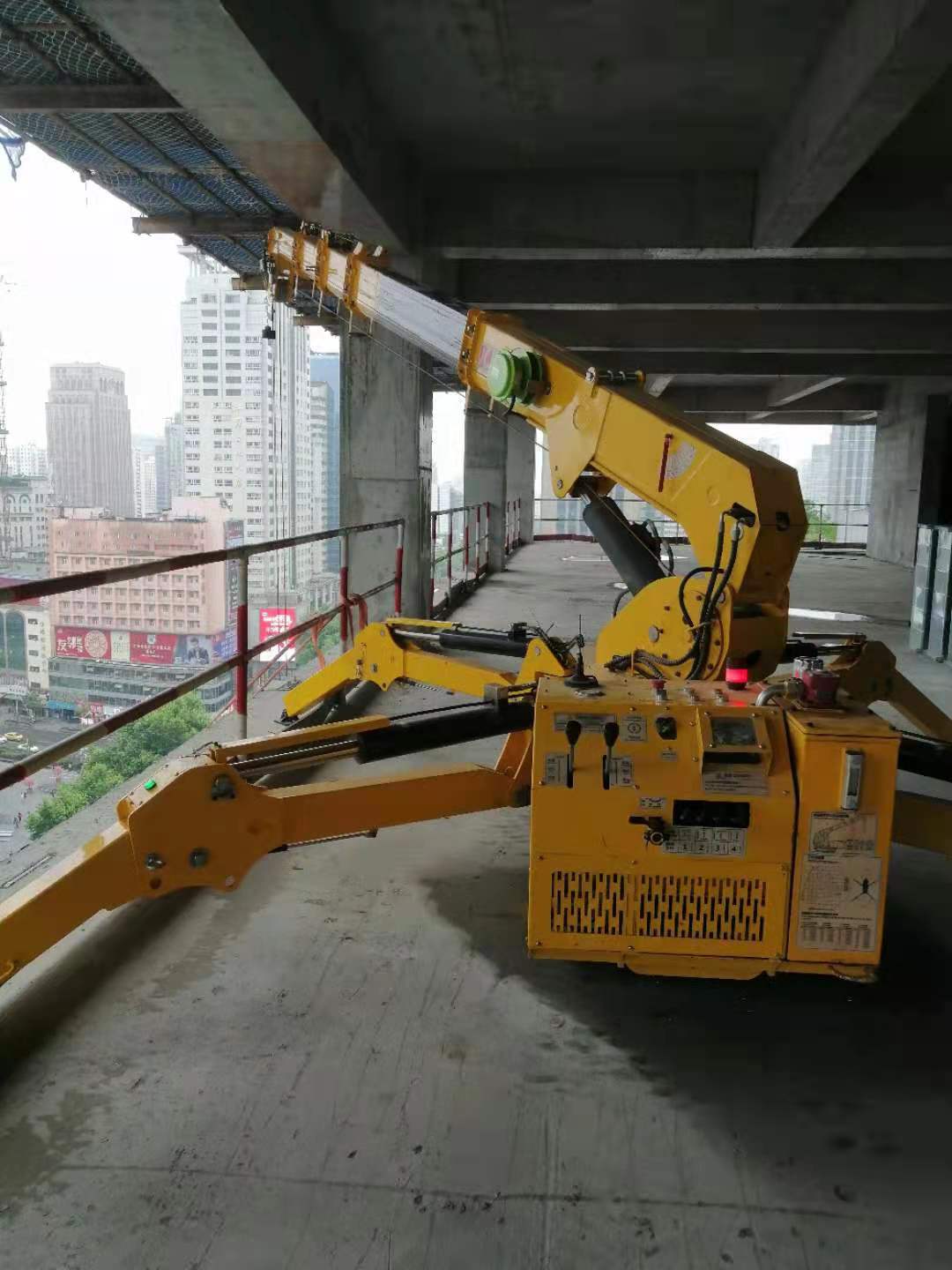 玻璃幕墙安装用蜘蛛吊 高层物料运输小吊机 异型小吊车价目表