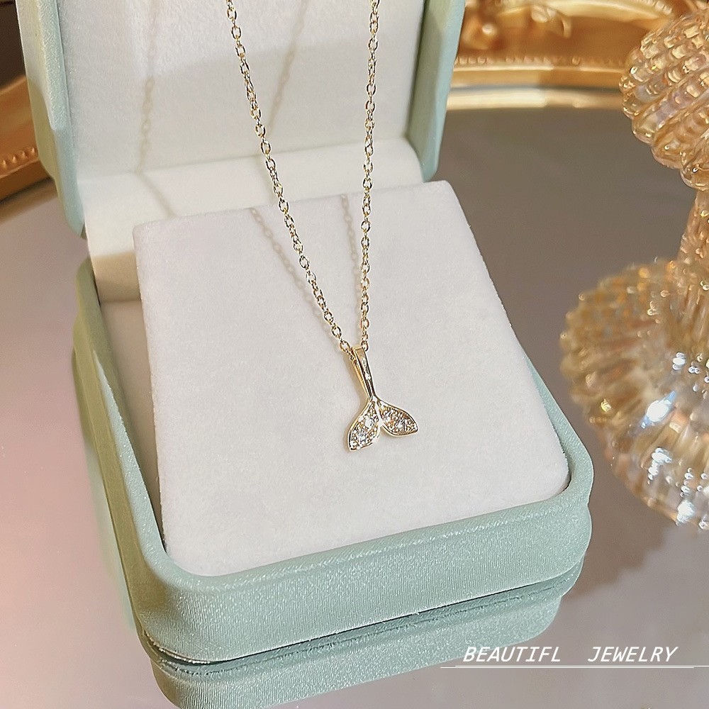 Internet Celebrity Light Luxury Titanium Steel Necklace Women's All-Match Niche Design Fashion Pendant Elegant Clavicle Chain Non-Fading Jewelry