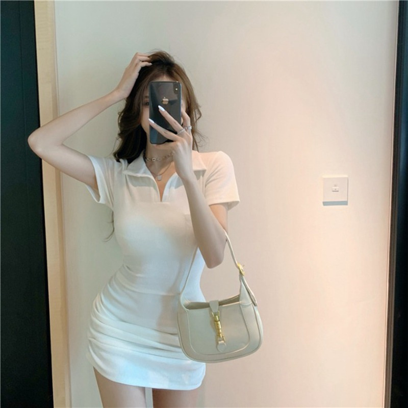 休闲服装女生图片