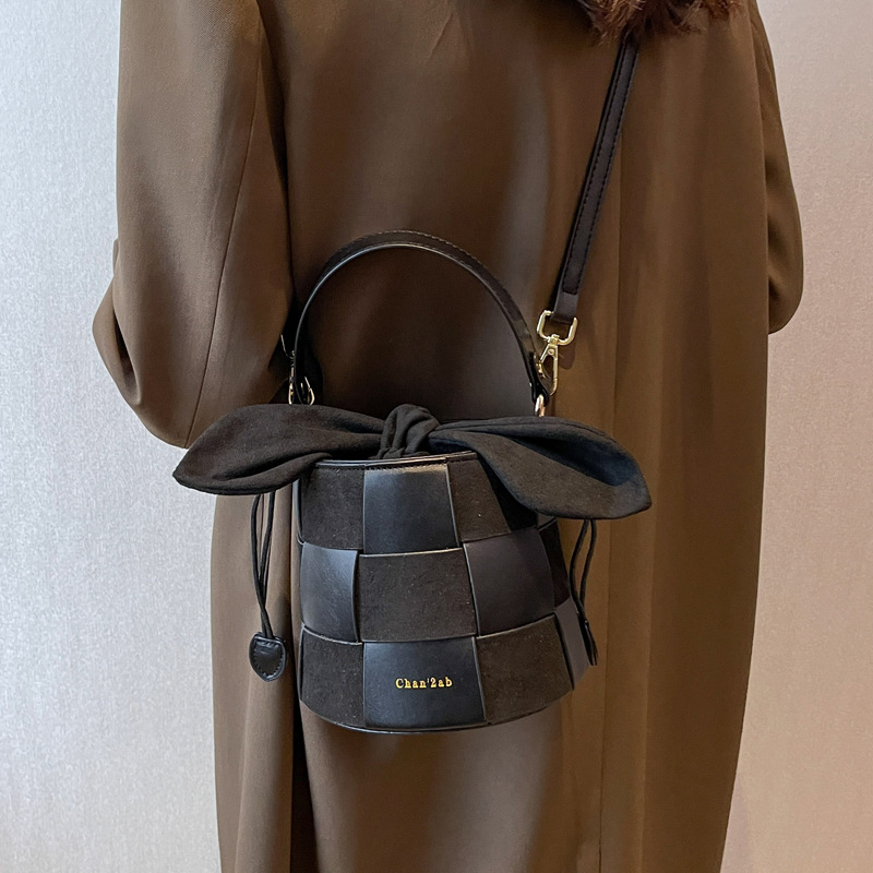 Fashion Pouches Women's 2022 New Autumn and Winter Western Style High-Grade Shoulder Handbag High Quality Crossbody Bag Bucket Bag