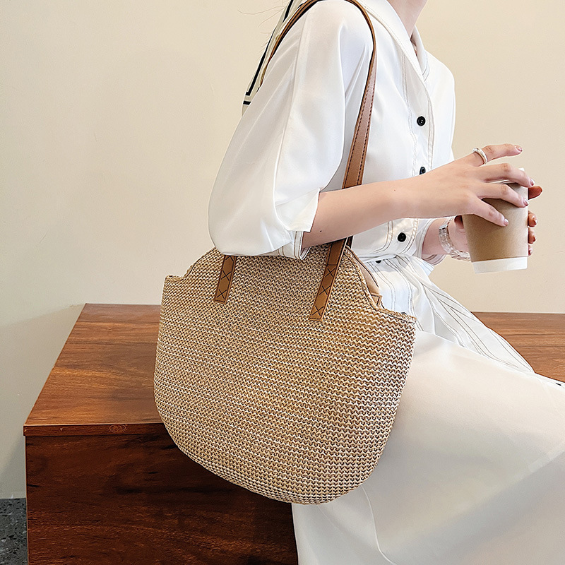 Internet Celebrity Bags Women's 2022 New Spring Retro Large Capacity Straw Woven Bag Seaside Holiday Portable Shoulder Bag