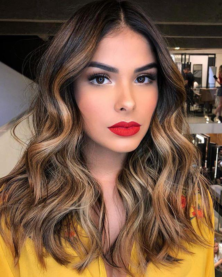 卷刘海发型图片