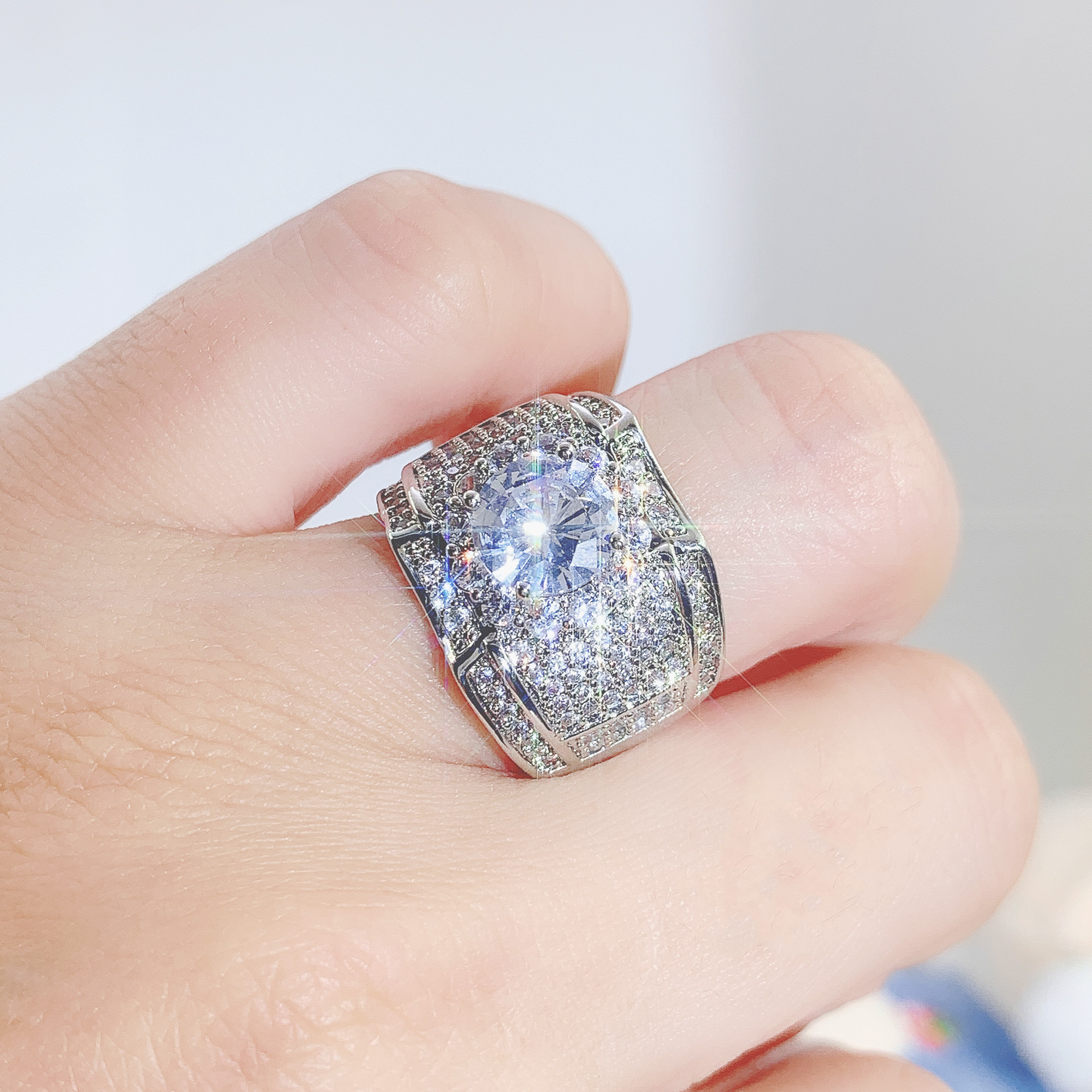 奢华璀璨满钻男士戒指设计时尚精美订婚结婚道具超闪豪华指环批发