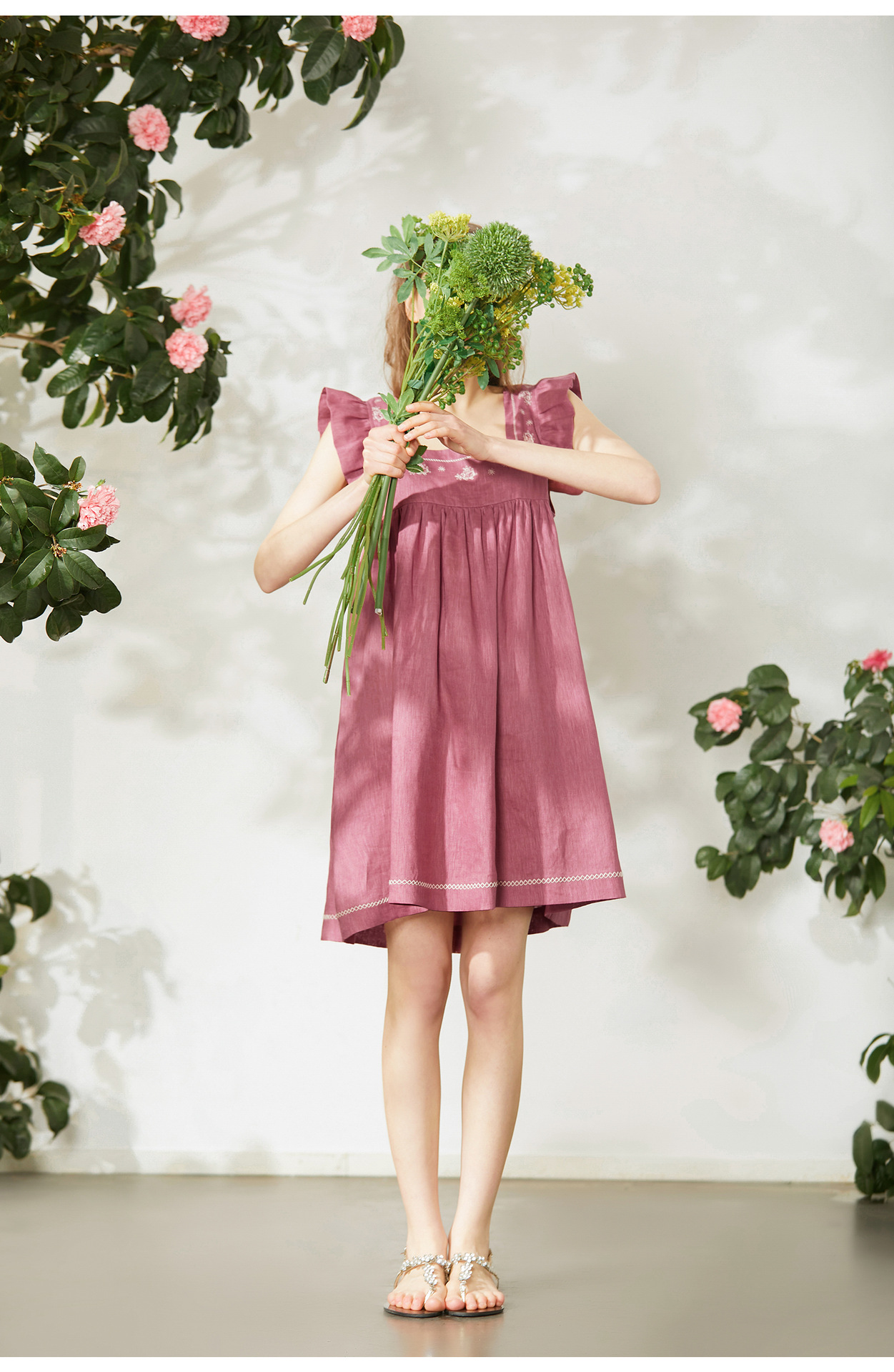 厂家直销亚麻无袖连衣裙荷叶边方领绣花娃娃裙少女中长裙82833