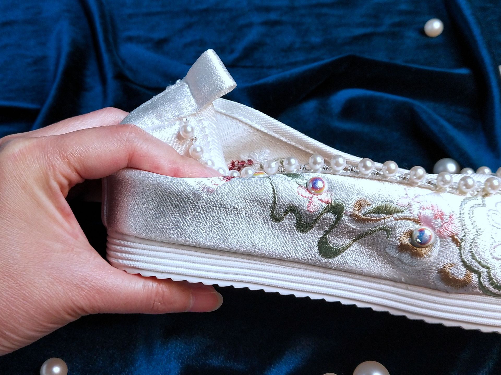 新款明制汉服鞋串珠弓鞋中式婚鞋秀禾鞋内增高配古装绣花鞋布鞋女