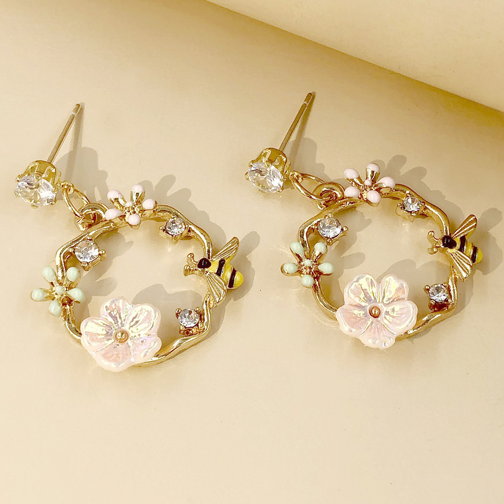 925 Silver Needle Korean Style Flash Diamond Bee Circle Garland Earrings Super Fairy Temperament Shell Flower Ear Studs Earrings E7542