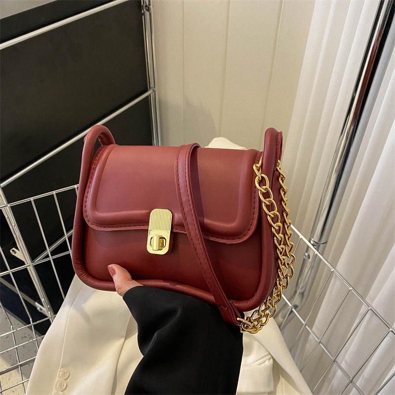 2023 Summer New Classic Style Solid Color Saddle Bag Niche Texture Shoulder Messenger Bag Fashion Chain Small Square Bag