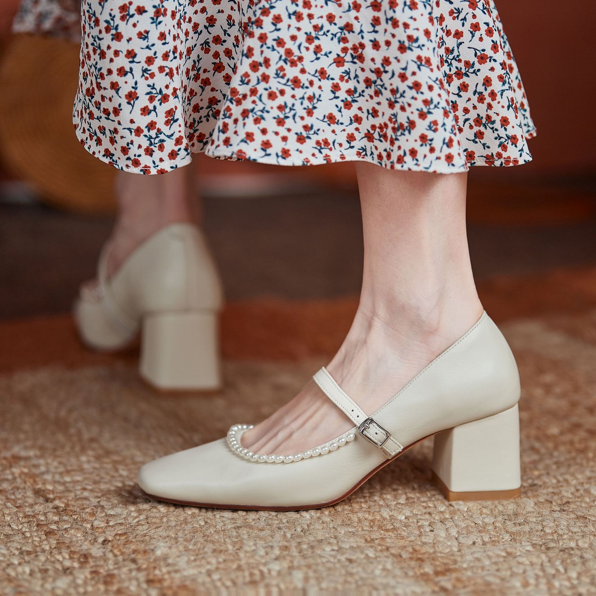 蓝色玛丽珍鞋2021春新款复古珍珠鞋女粗跟时尚仙女鞋温柔中跟单鞋